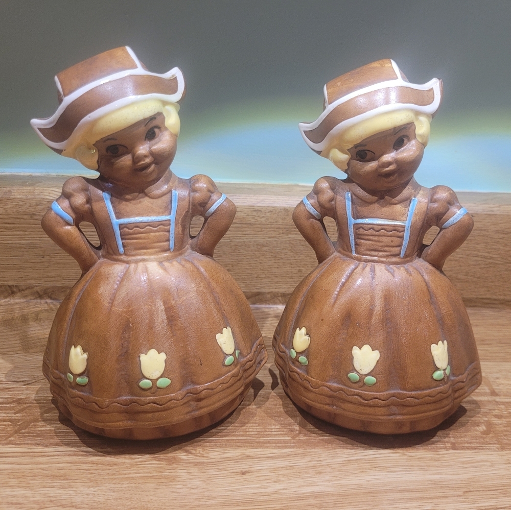Vintage 1950s Winton Sassy Dutch Girls Salt And Pepper Shakers